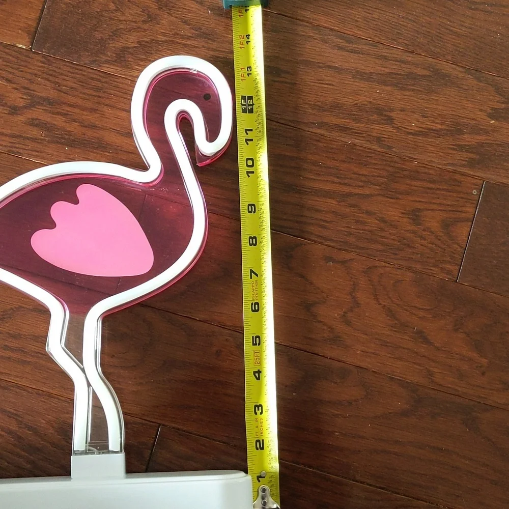 Flamingo/palm tree decor - Picture 7 of 8